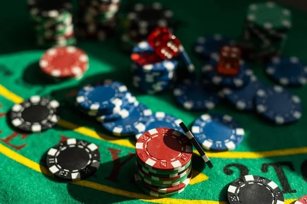 superbandar login Live Sic Bo table with dealer and real-time dice rolling interface